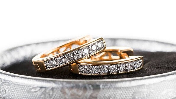 Antique gold jewelry buyers in Pineville, North Carolina. Updated 2025